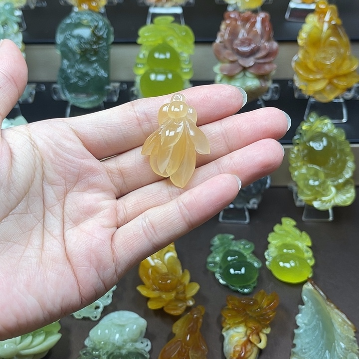 安****蛇纹石玉未镶嵌颈饰