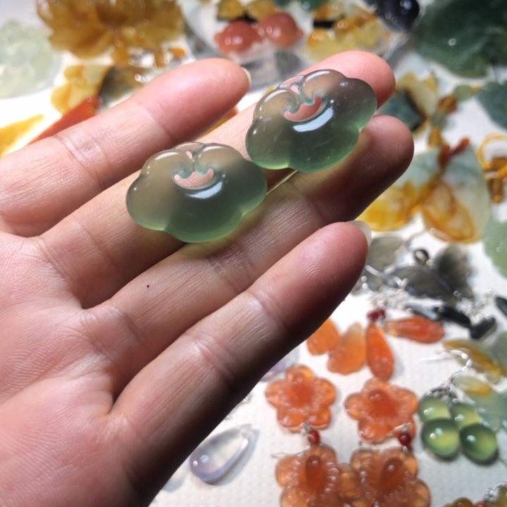 未镶嵌蛇纹石玉耳钉