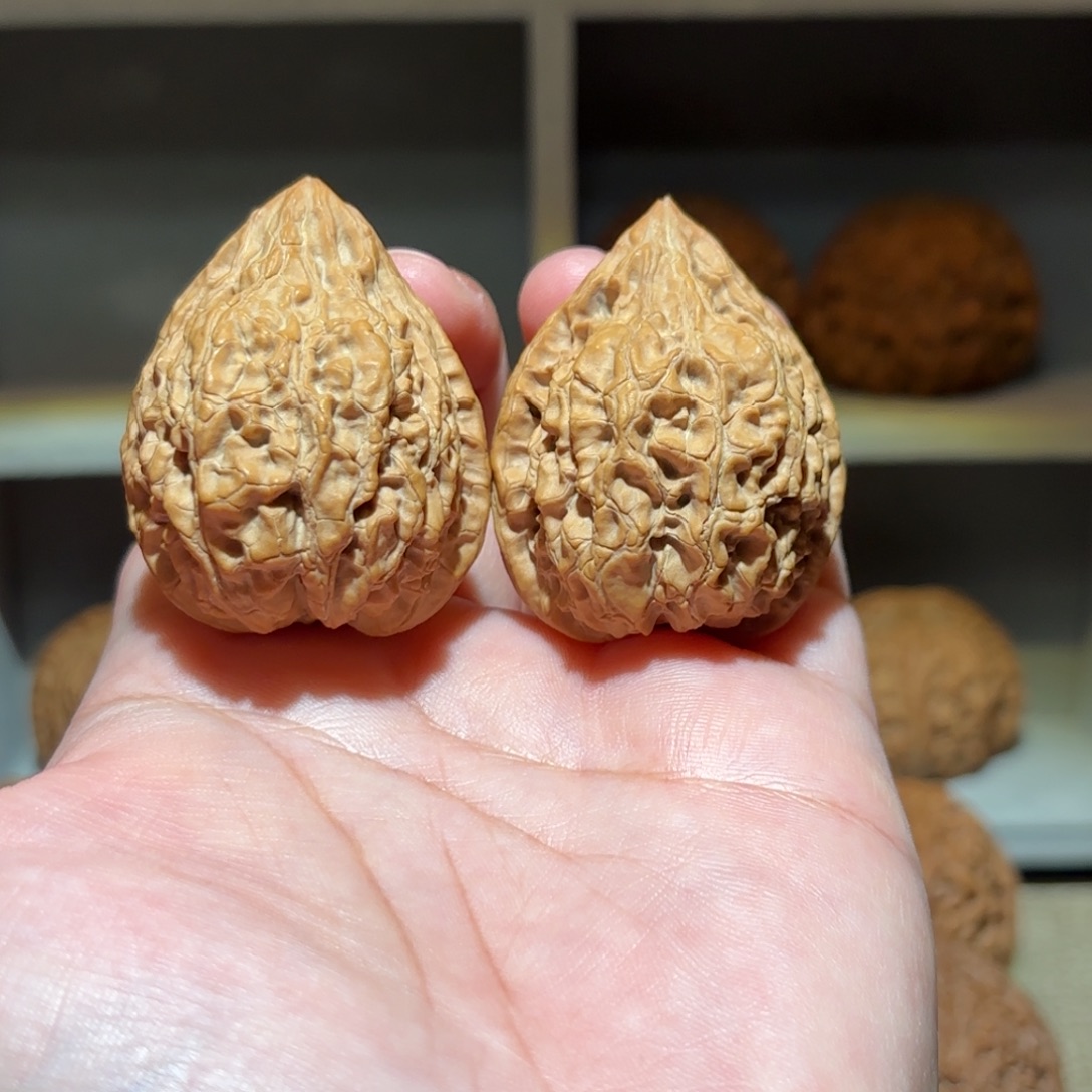 言***谨文玩核桃把件边 35 高 44 坐佛