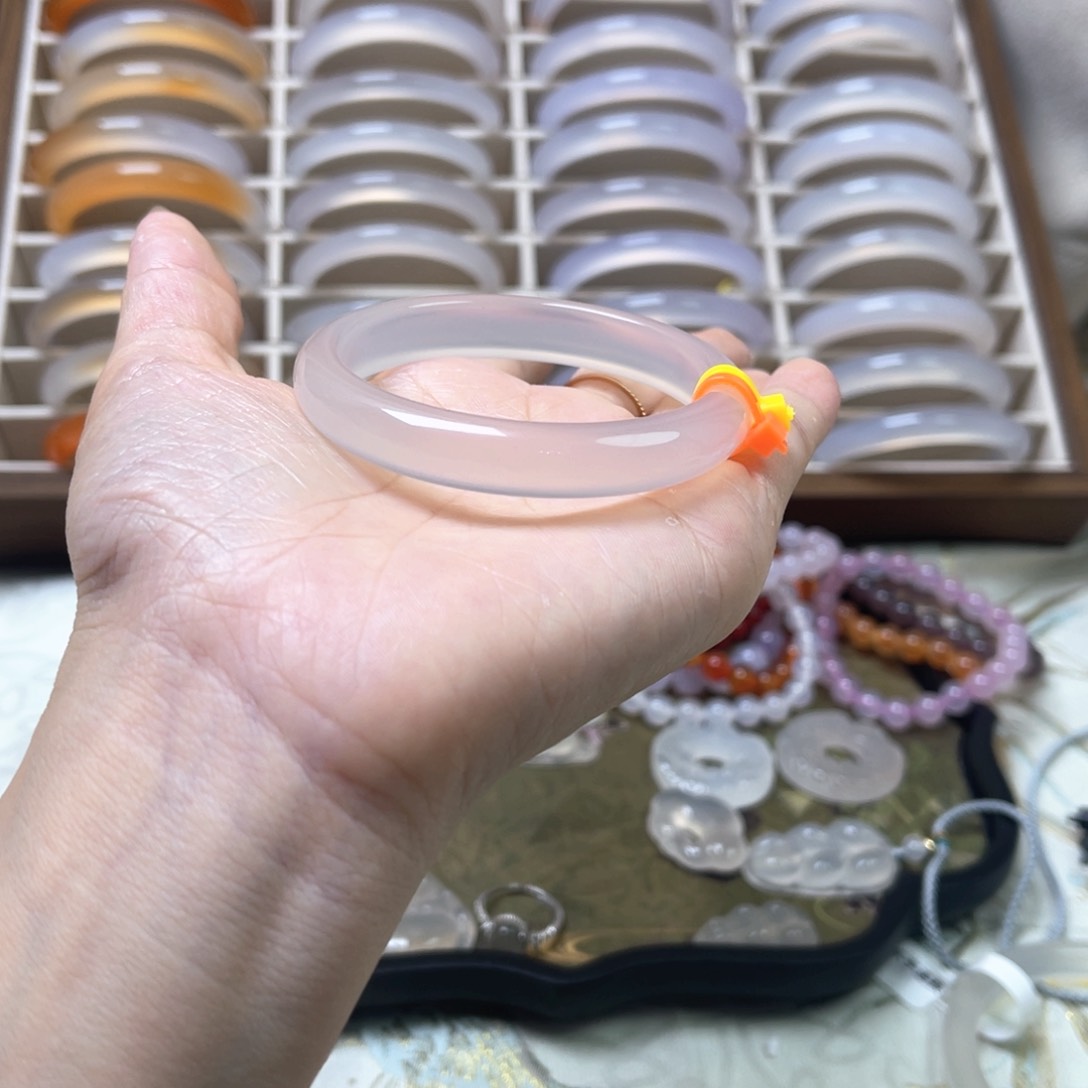 安***静玛瑙/玉髓手镯未镶嵌