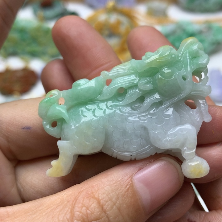 翡翠颈饰未镶嵌翡翠