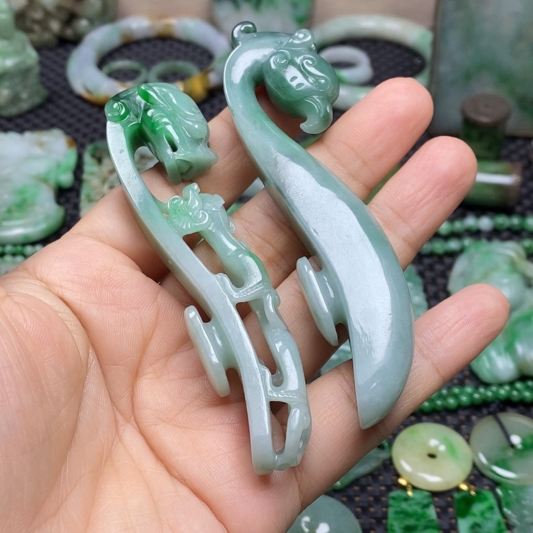 翡翠挂件未镶嵌河****司缅甸天然翡翠龙凤勾