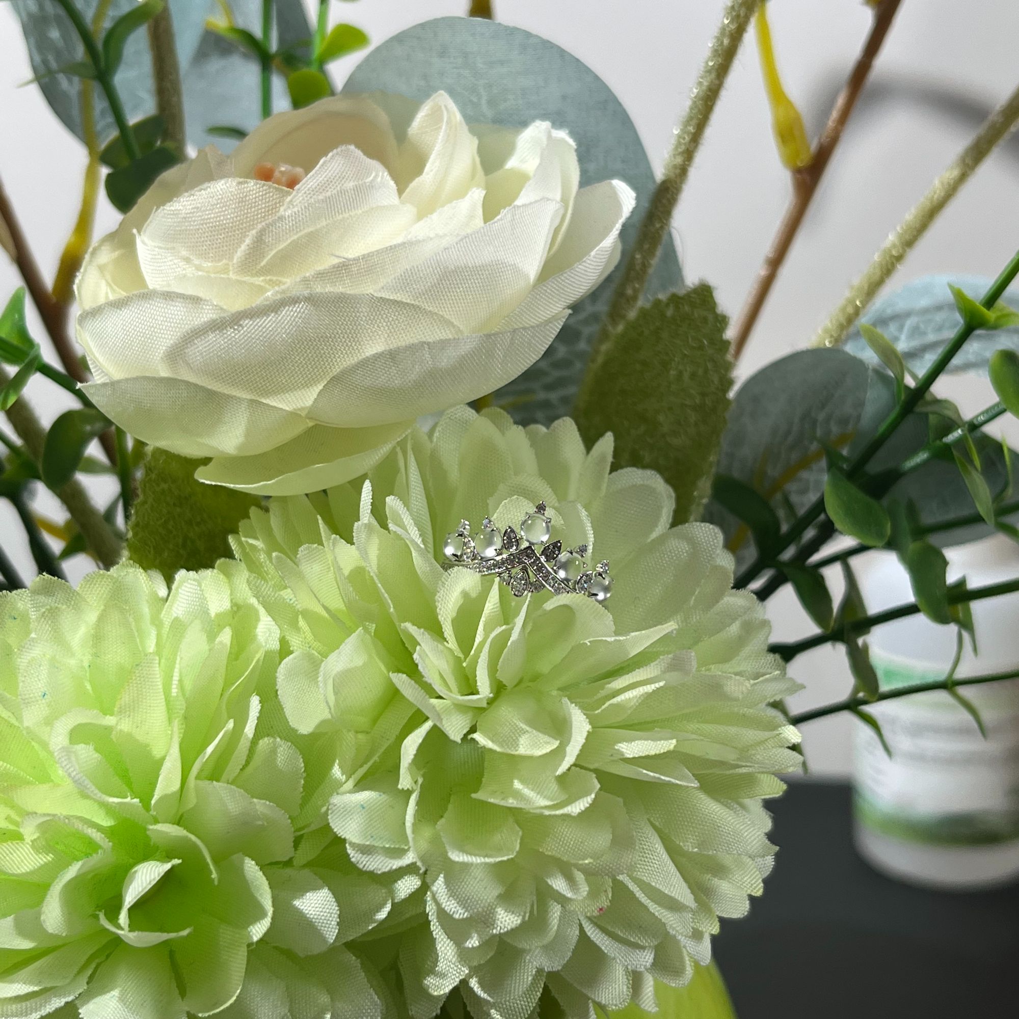 18k金翡翠镶嵌玻璃种蛋面戒指