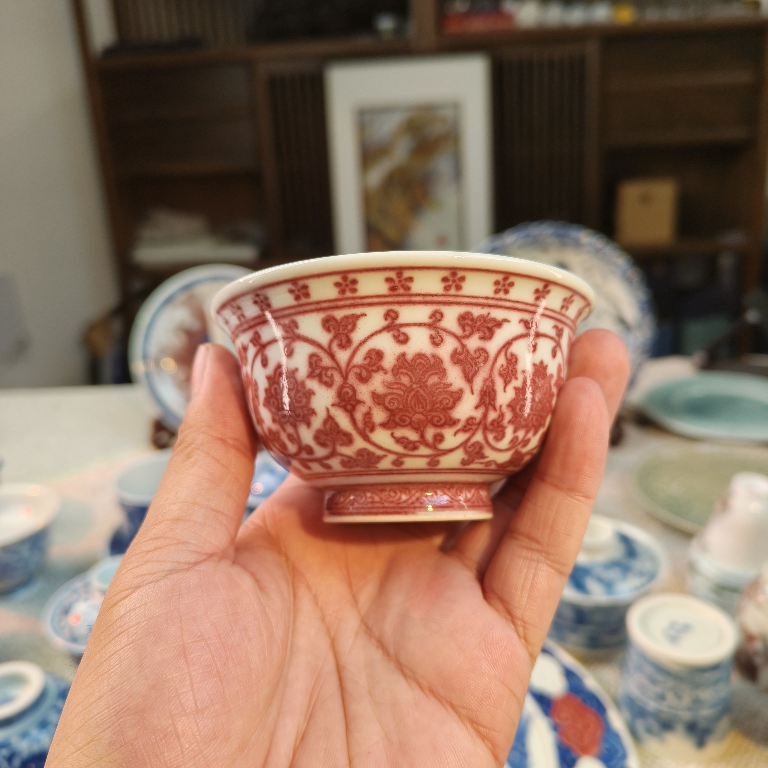 重工缠枝莲釉里红小压手杯