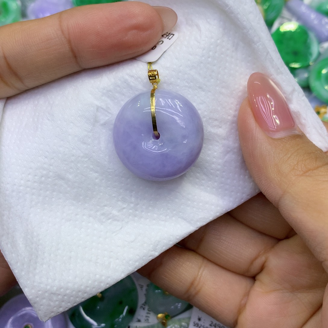 颈饰18K金镶嵌翡翠