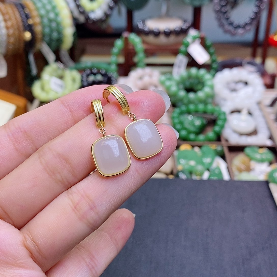 和田玉未镶嵌颈饰和田玉银耳坠