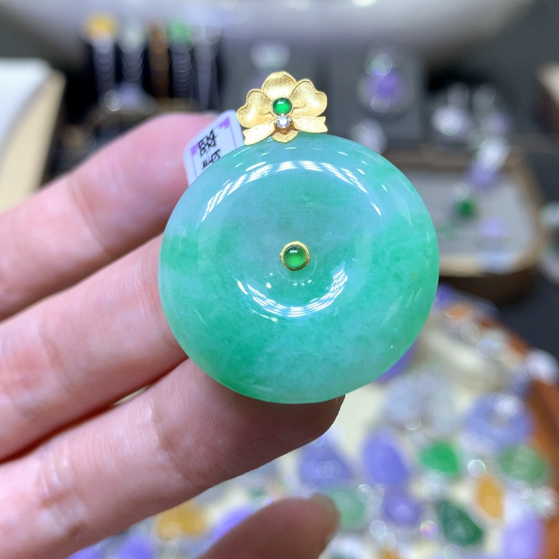 【闪购商品】翡翠颈饰18K金镶嵌翡翠吊坠项链