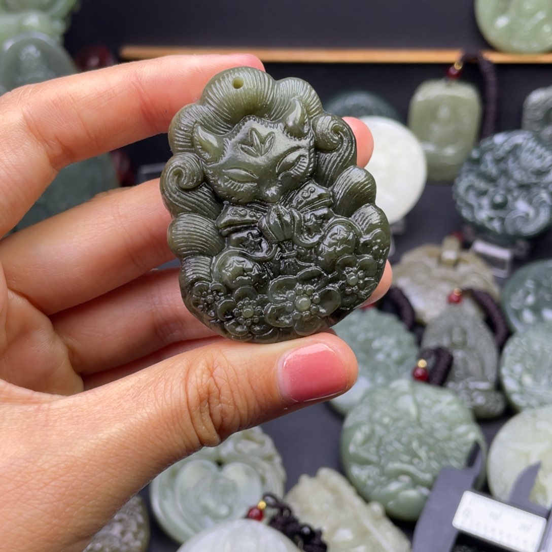 和田玉颈饰未镶嵌