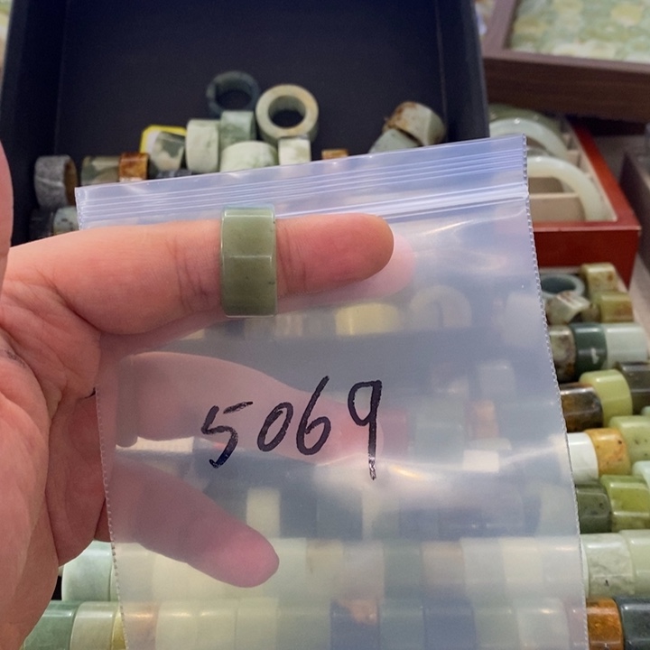 用***9蛇纹石玉未镶嵌戒指