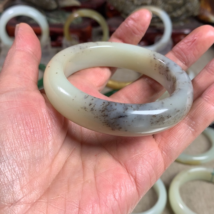 淘***气和田玉（糖玉）未镶嵌手镯