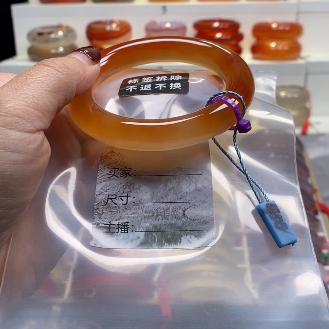 如***宝玛瑙/玉髓未镶嵌手镯天然纹雾