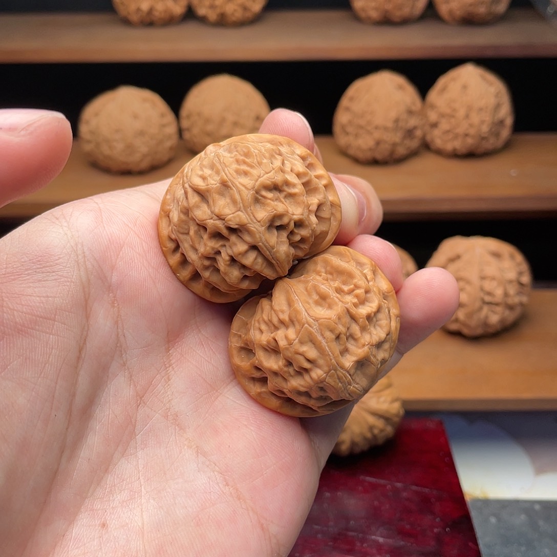 文玩核桃把件39边肚红皮桃心大肚宫灯