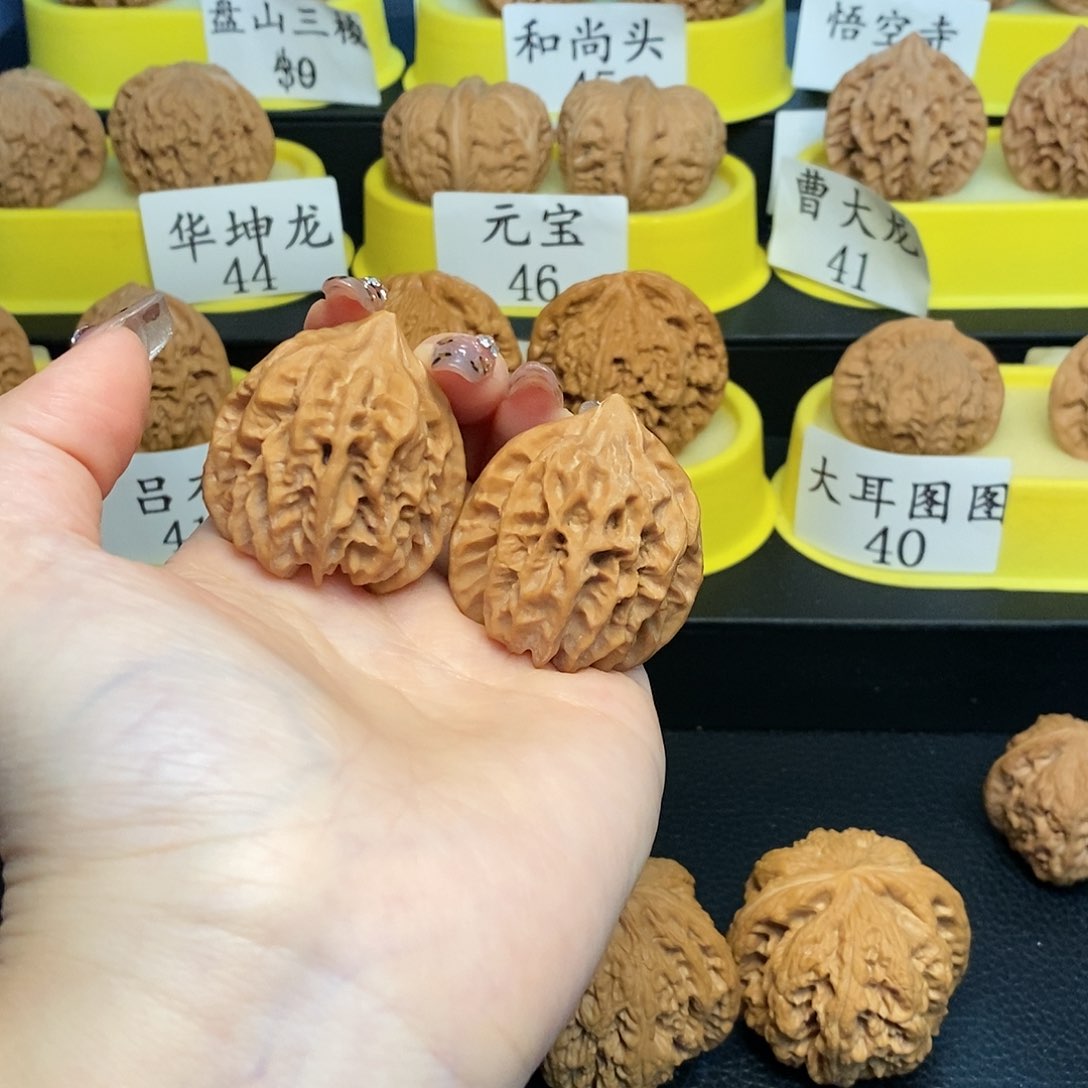 文玩核桃把件曹大龙