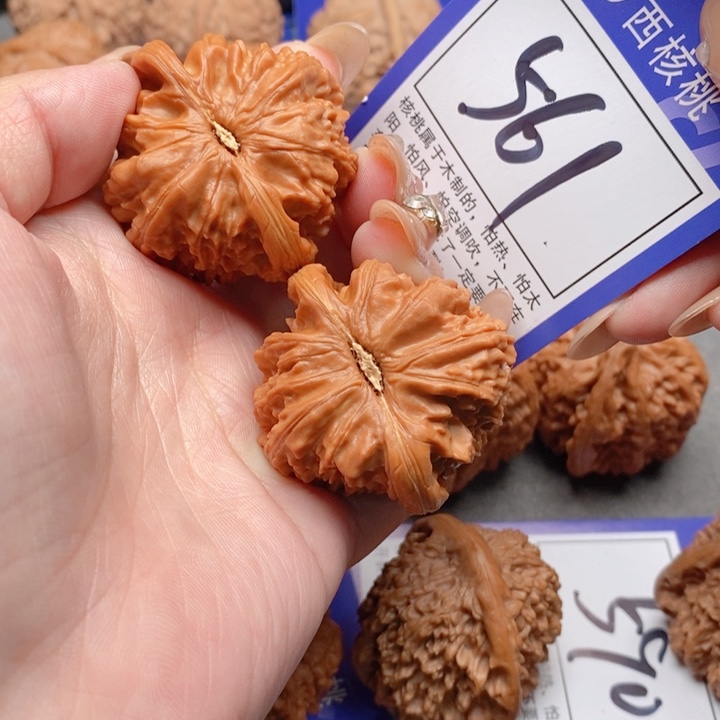 把件桃核42白狮子561号牌