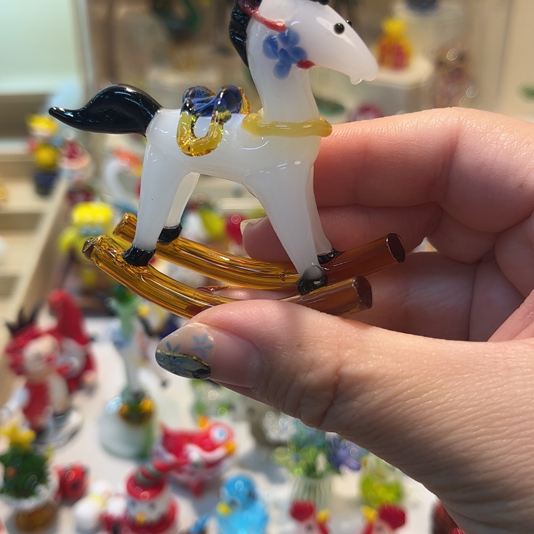 琉璃手工艺品摇摇马