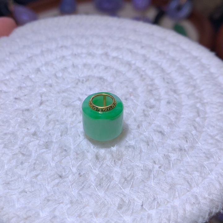 翡翠颈饰18K金镶嵌阳绿路路通