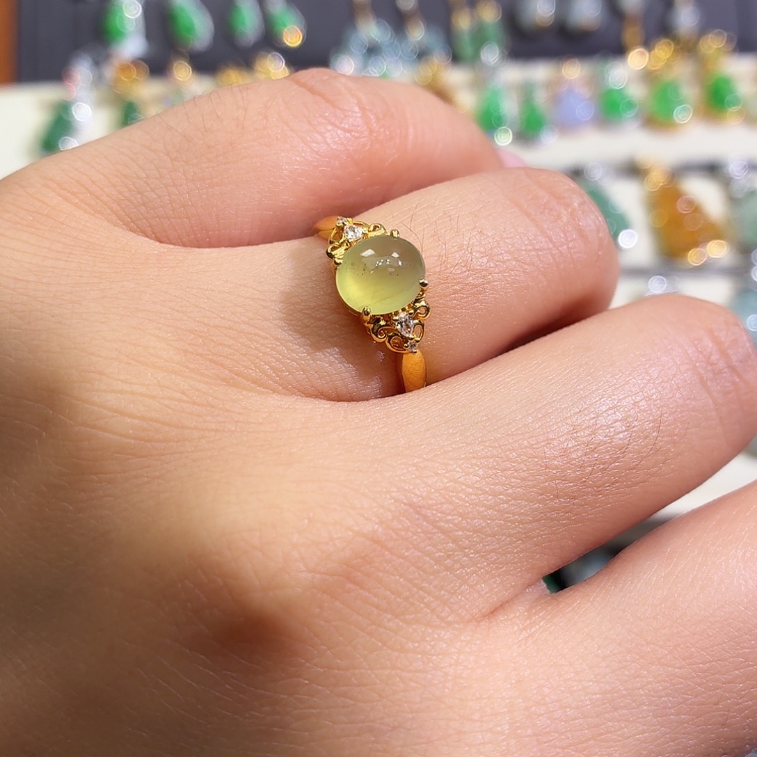 翡翠18K金镶嵌颈饰