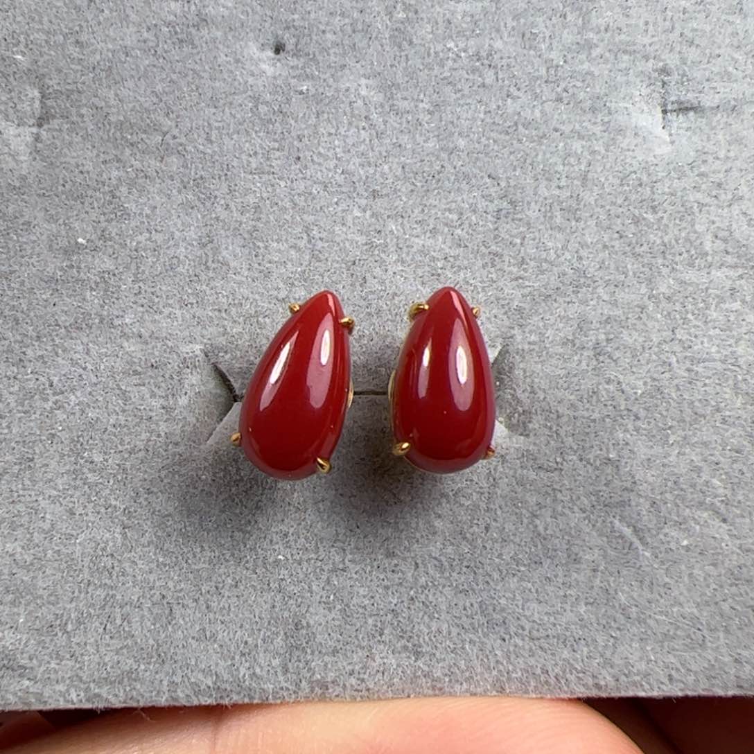18K金镶嵌耳钉南红玛瑙