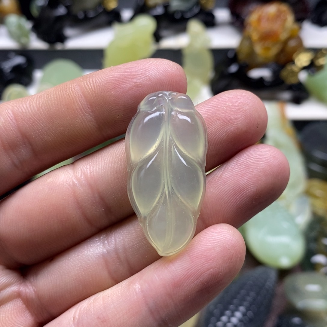 岫玉叶子吊坠未镶嵌
