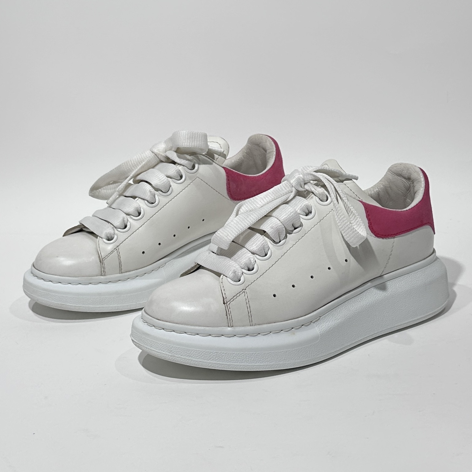 95新 Alexander McQueen/亚历山大·麦昆 35.5码粉尾小白鞋/BX1634