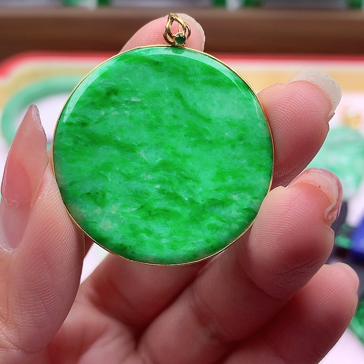 翡翠颈饰18K金镶嵌翡翠