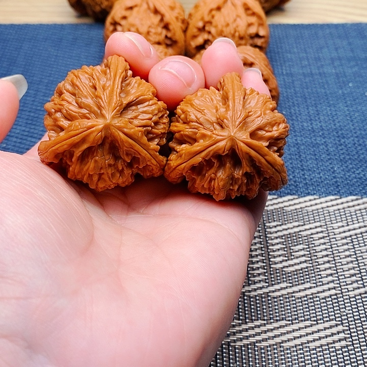 嗨***吊坠文玩核桃三棱