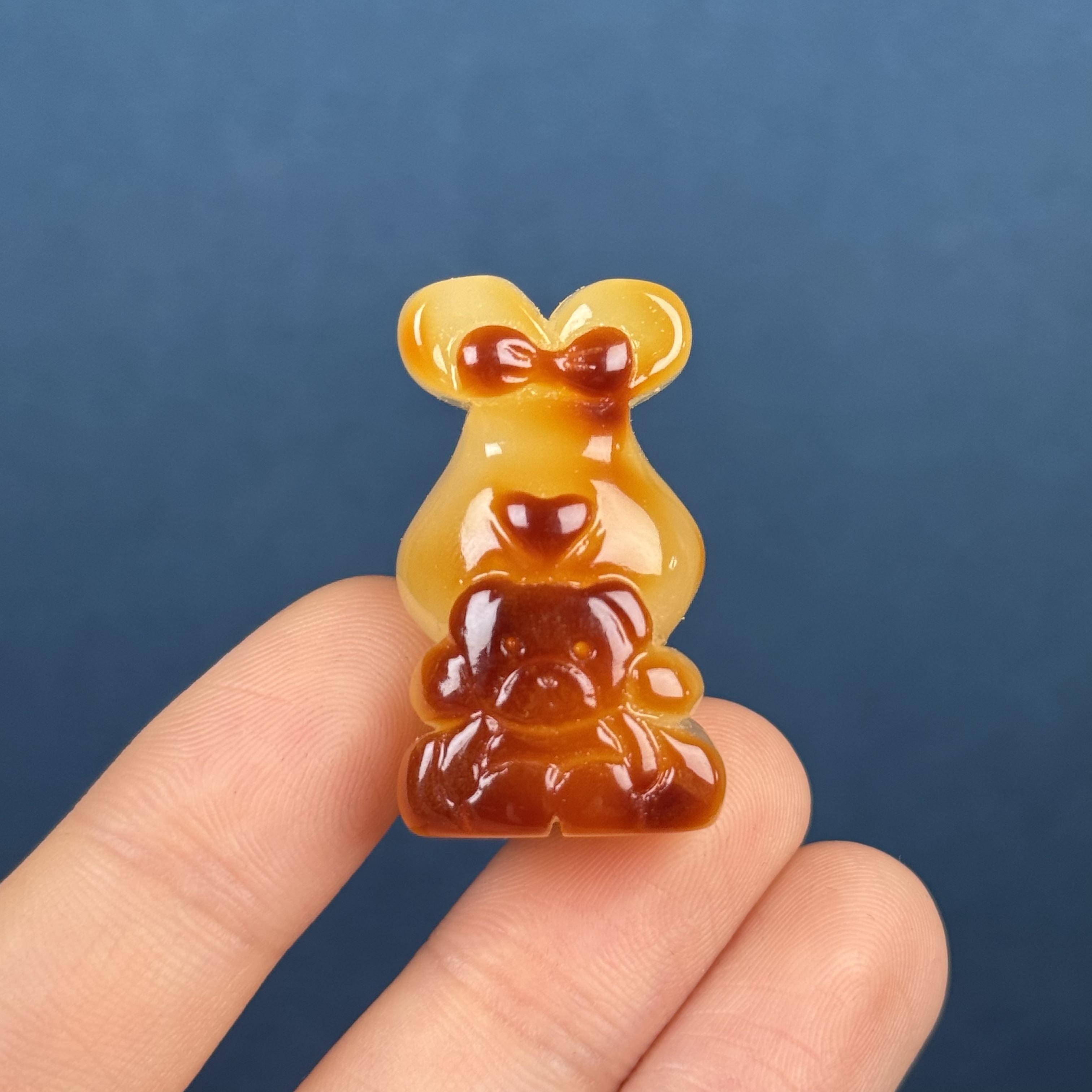 K9495天然原矿蜜蜡 雕刻小熊18*32*15mm 支持鉴定 假一罚十