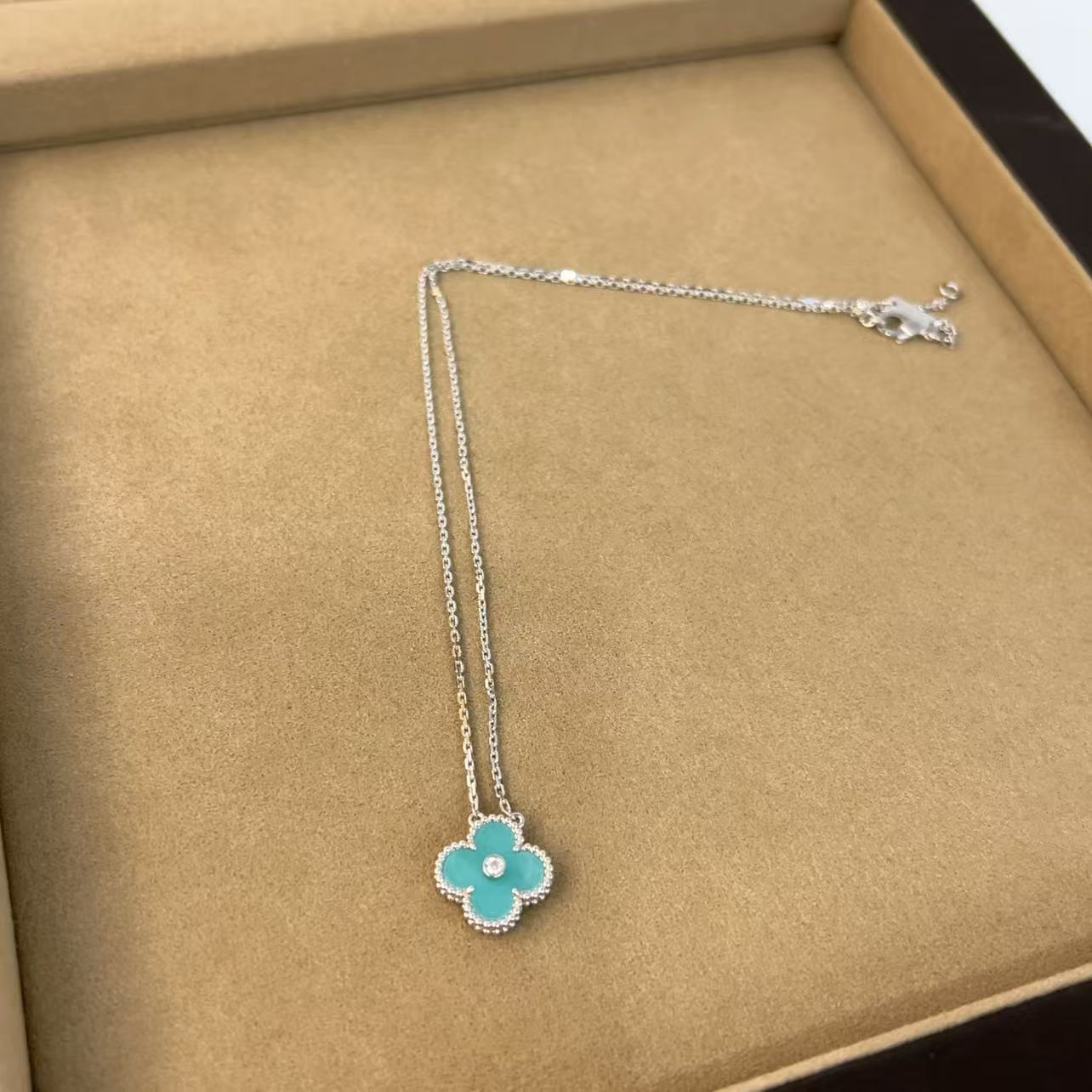 铜合金合成锆石项链 【高】大公子四叶草单花天河蓝项链M1164