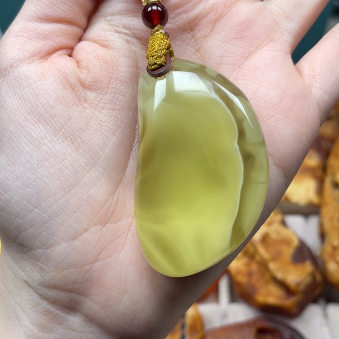 琥珀珠宝奇石未镶嵌