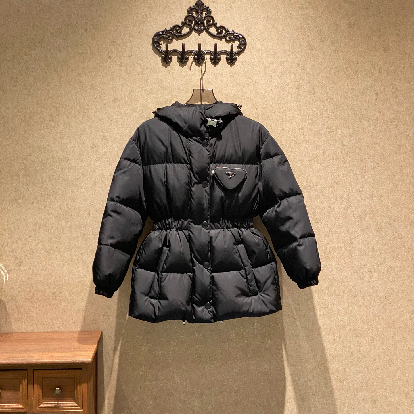 未使用 Prada/普拉达 再生尼龙三角标蚂蚁腰羽绒服/36码/41138