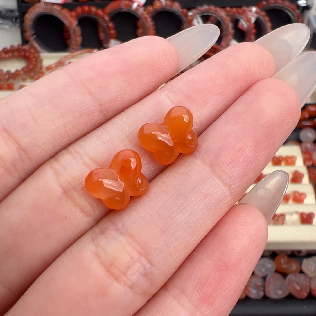 高***人南红玛瑙未镶嵌颈饰蝴蝶一对