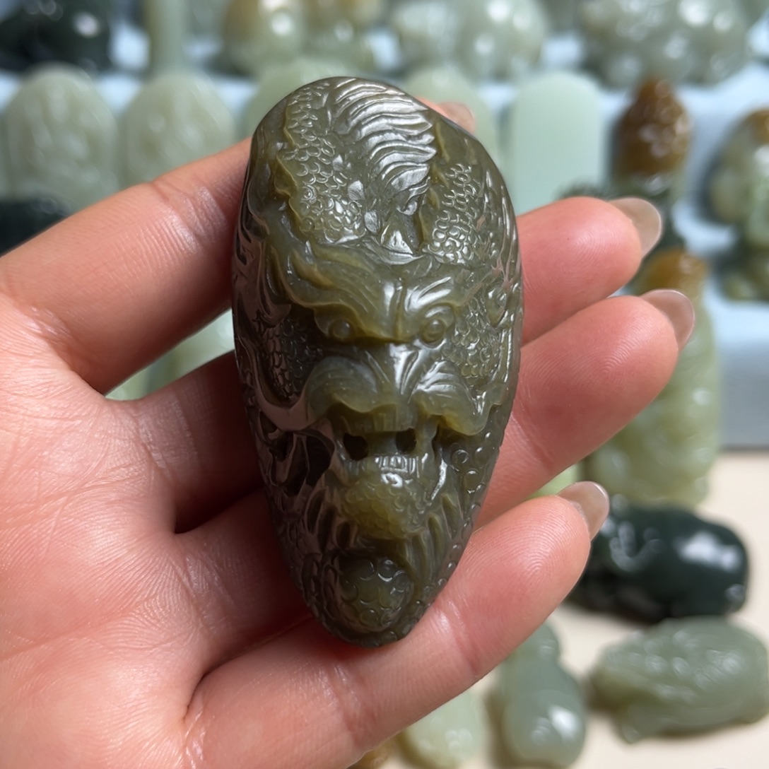 和田玉未镶嵌把件