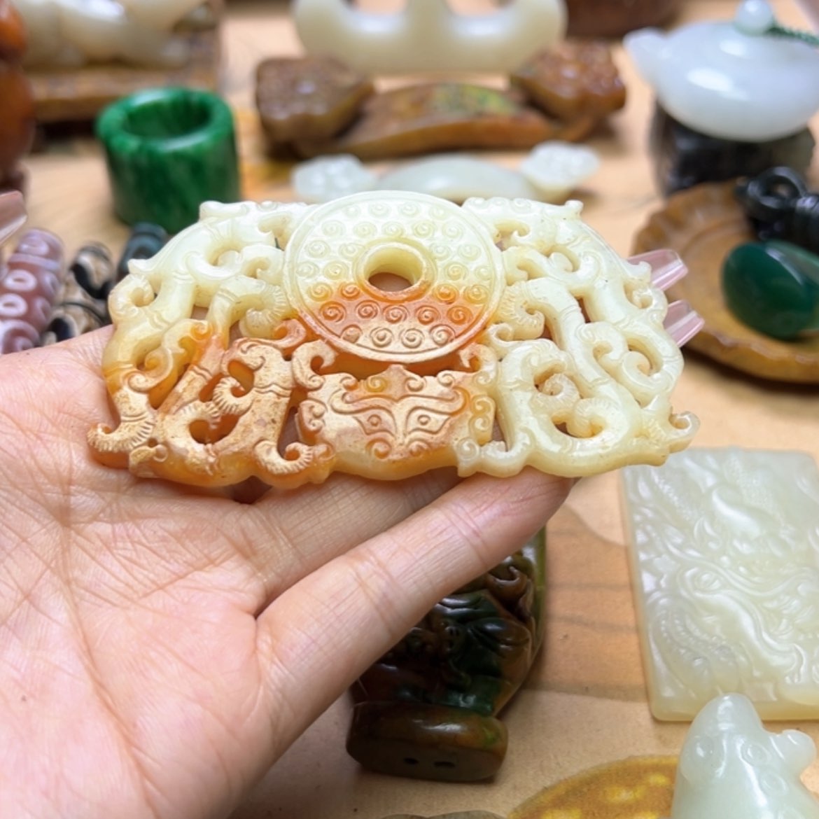【闪购商品】蛇纹石玉颈饰未镶嵌