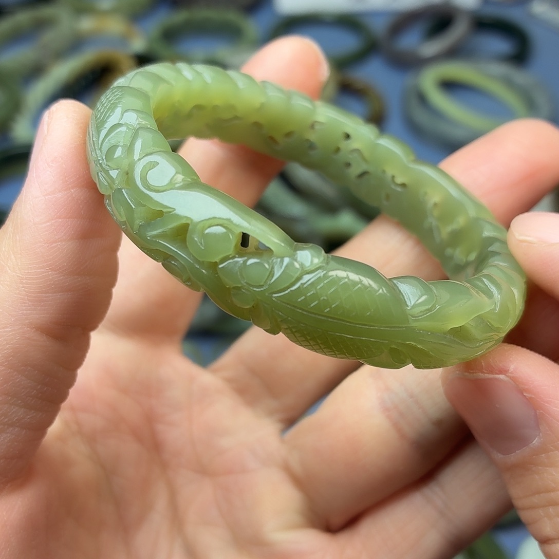 和田玉（青白玉）未镶嵌手镯圈口54.6mm锦鲤镯