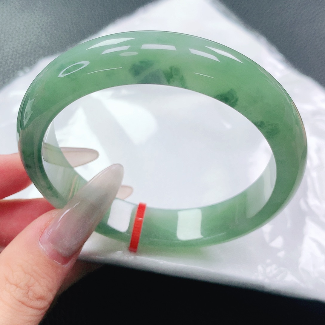 翡翠手镯未镶嵌57圈