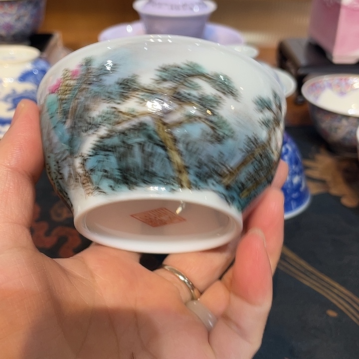 手工粉彩山水品茗杯