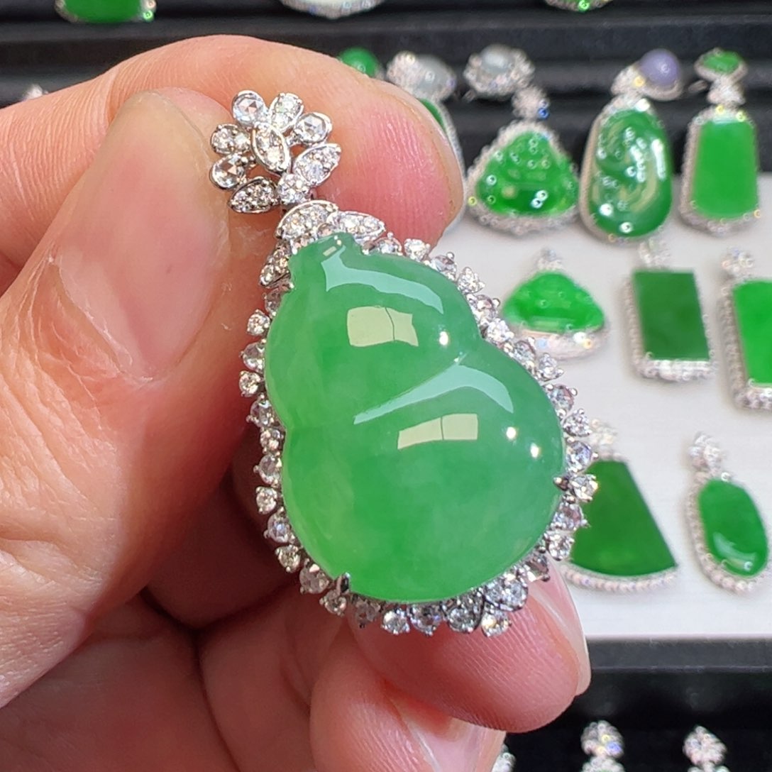 翡翠吊坠(不含链)18K金镶嵌