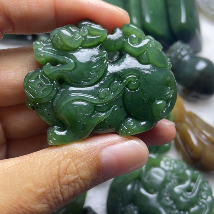 七***一和田玉未镶嵌颈饰