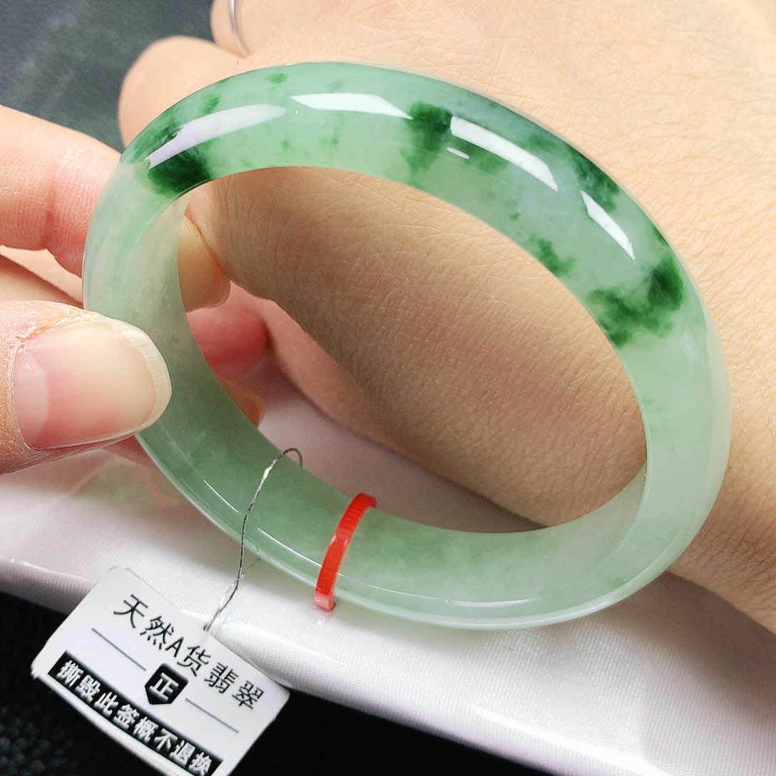 翡翠手镯未镶嵌54贵