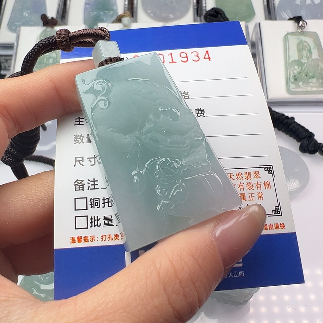 翡翠颈饰未镶嵌胡*炟缅甸翡翠