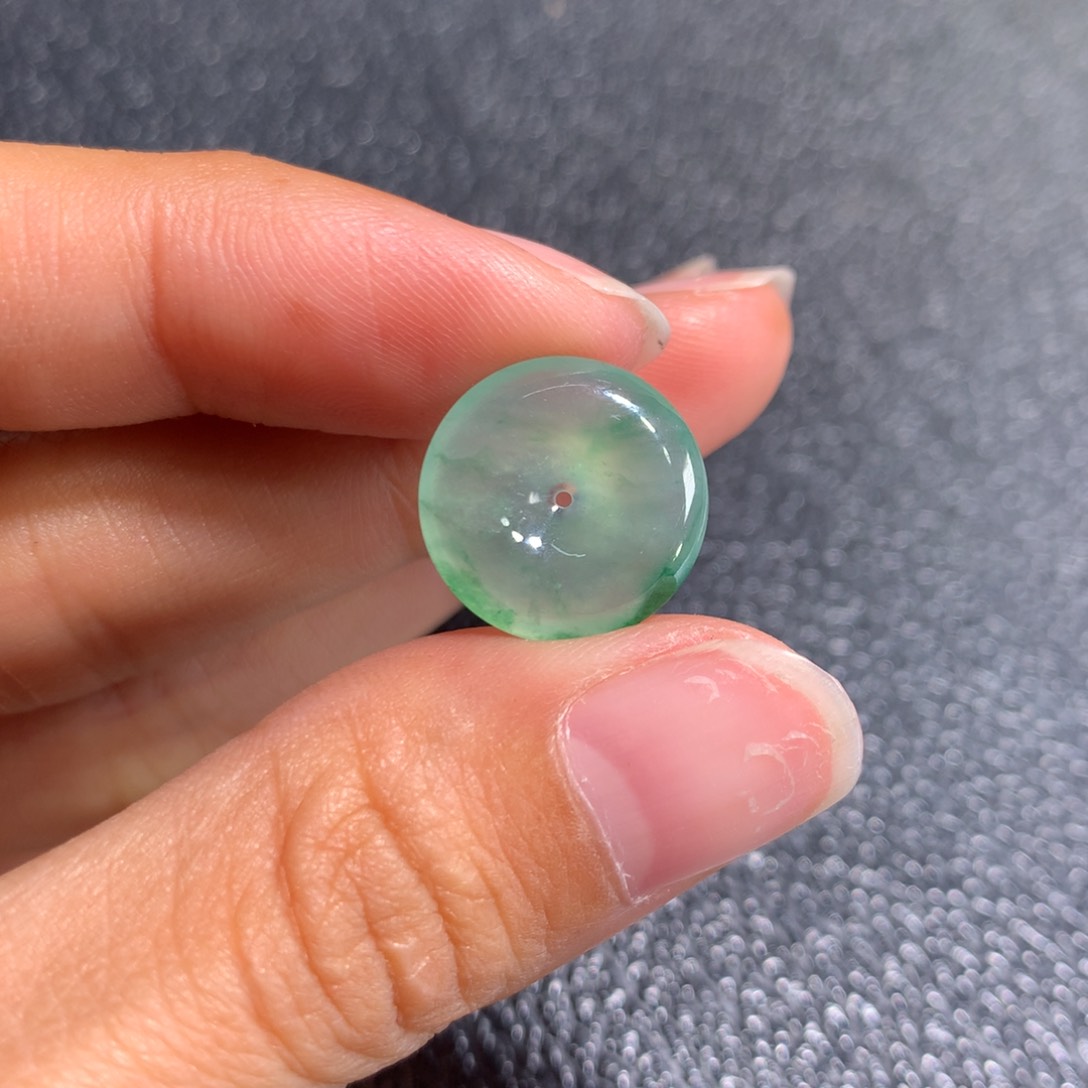 翡翠颈饰未镶嵌曼*翡翠