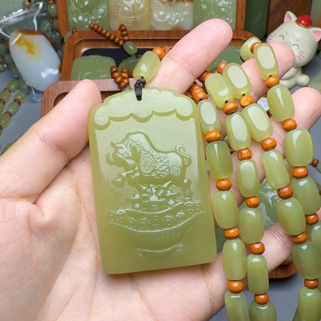 王*傅新疆昆仑山脉料生肖牛