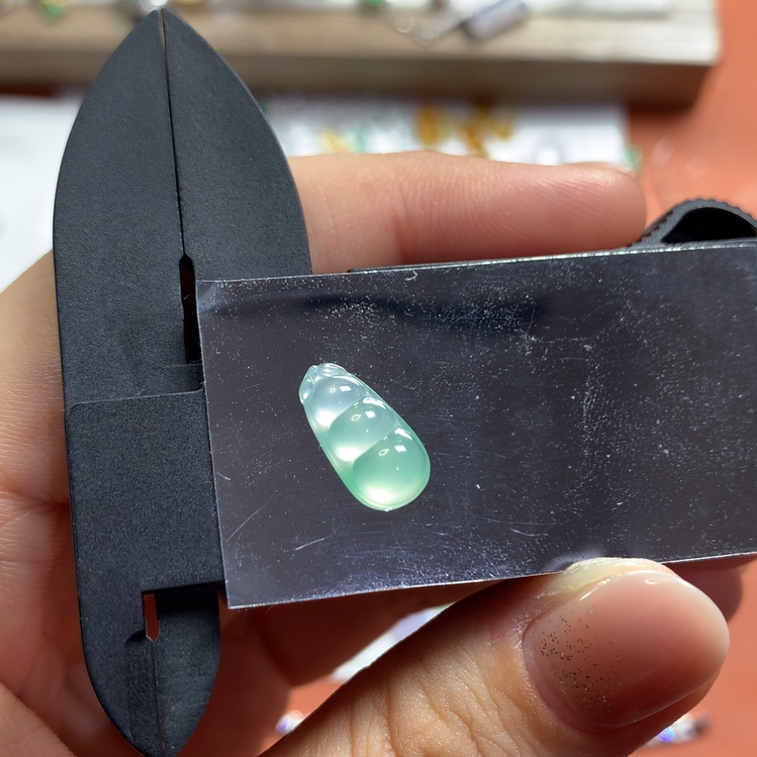 翡翠未镶嵌颈饰渐变胖墩墩豆子