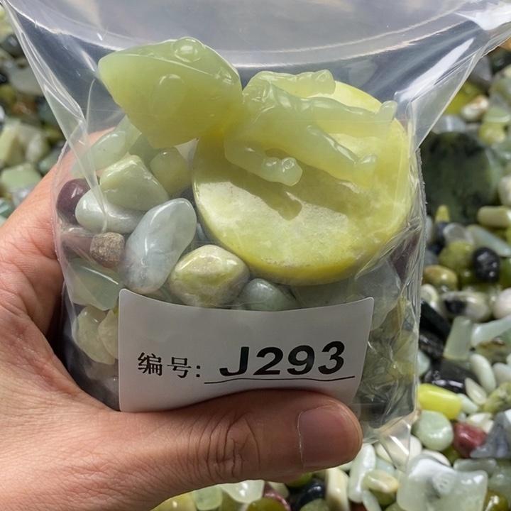 蛇纹石玉鱼缸石未镶嵌