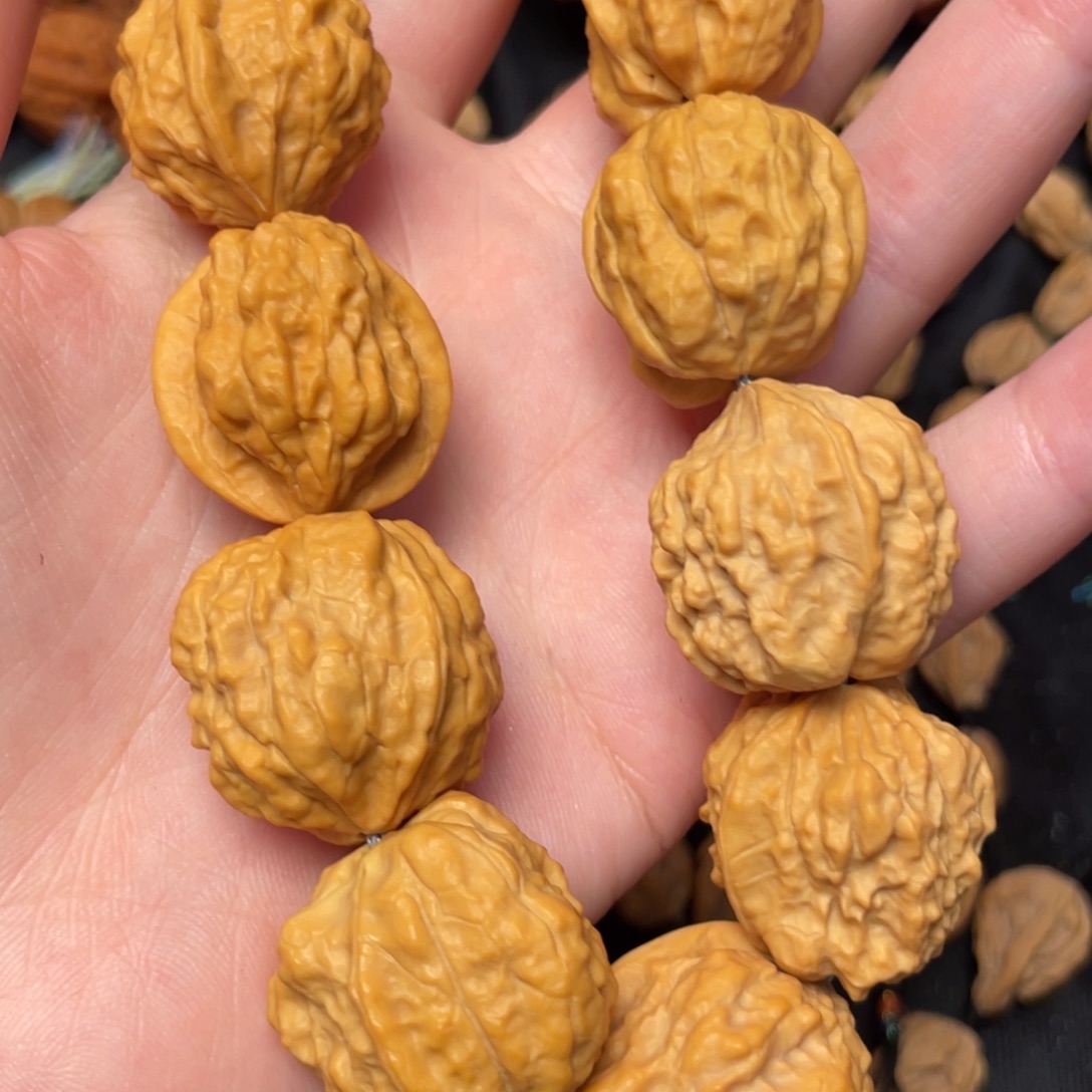 东***地文玩核桃吊坠蛤蟆