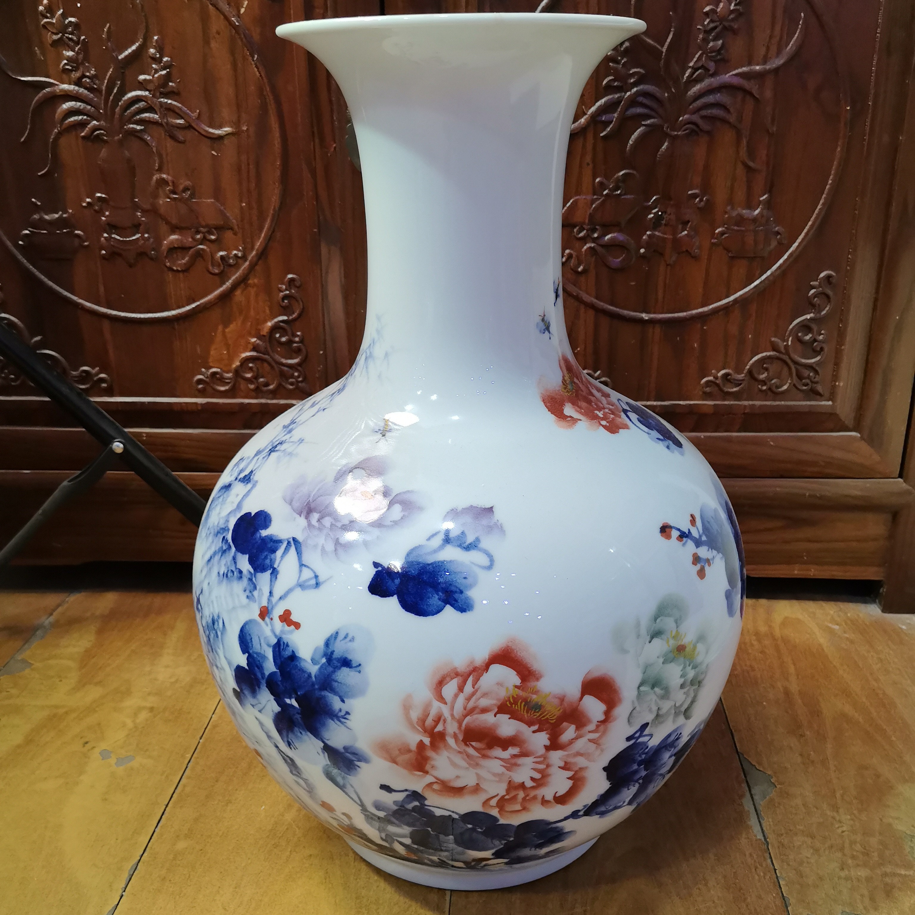 景德镇陶瓷五彩牡丹赏瓶徐建明作品