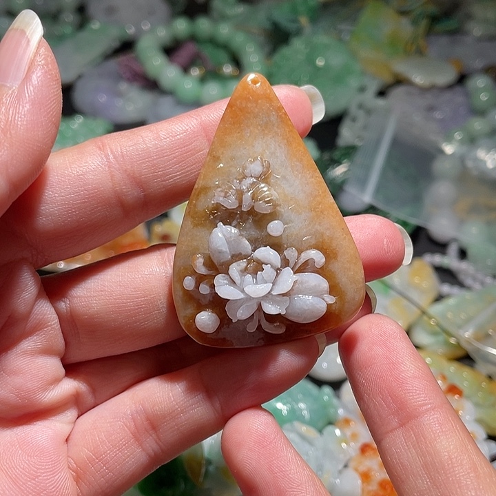颈饰未镶嵌翡翠天