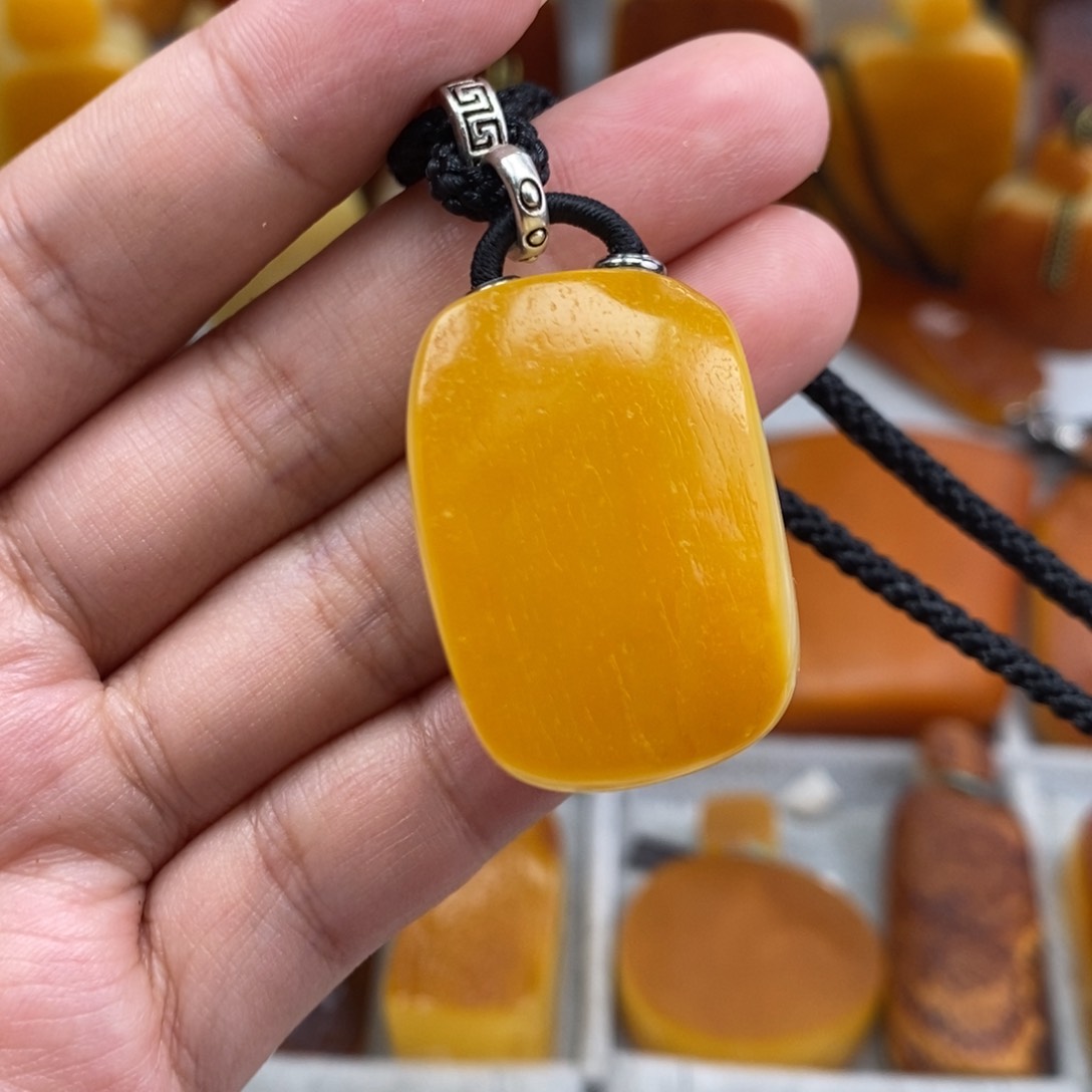 琥珀吊坠(赠链)未镶嵌