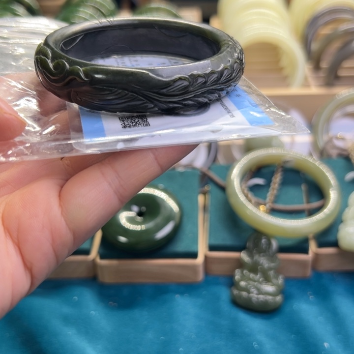 和田玉手镯未镶嵌57.4圈围4715