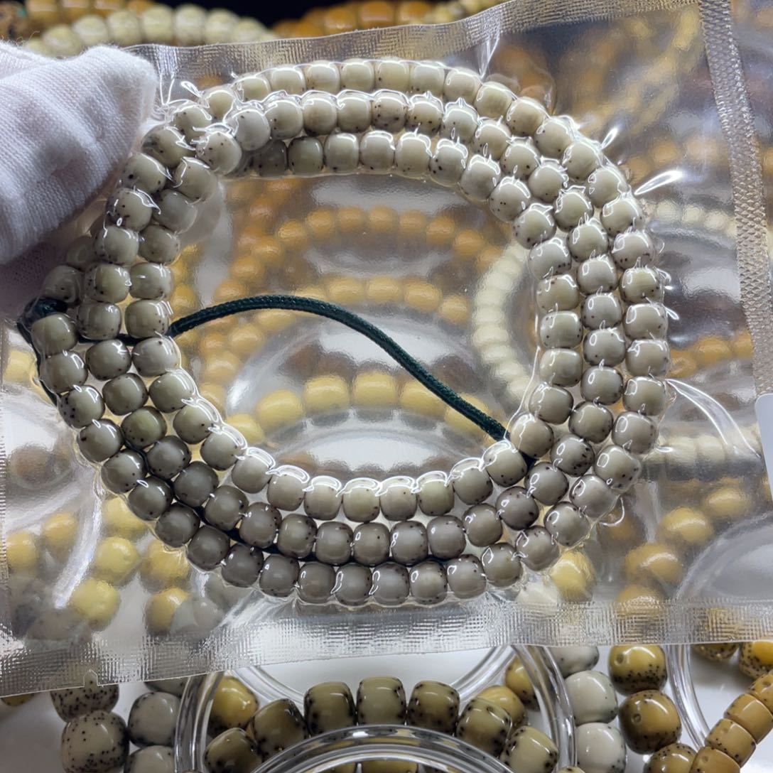 吊坠星月菩提糯冰6✖️5河豚大白